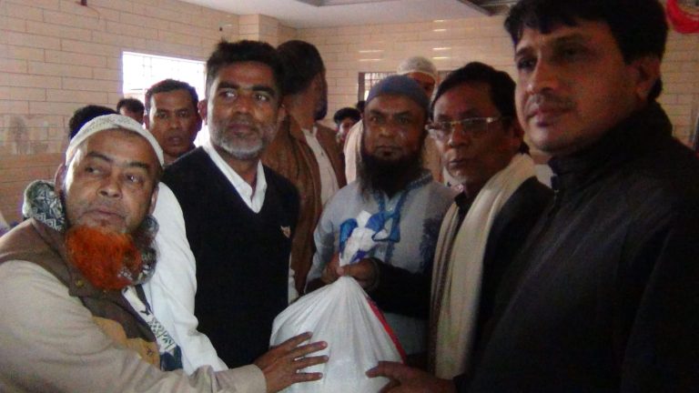 ভৈরবে প্রবাসীর সহযোগিতায় অসহায় মানুষের মাঝে কম্বল ও খাদ্যদ্রব্য বিতরণ 