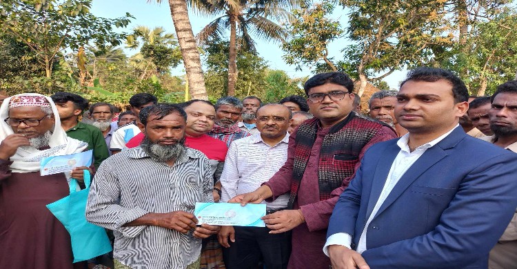গোপালপুরে আগুনে ক্ষতিগ্রস্থদের মাঝে নগদ অর্থ বিতরণ