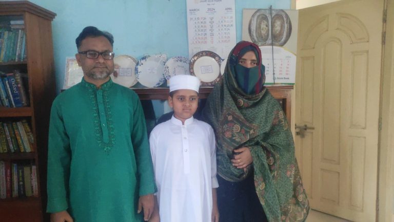 গোপালপুরে ৭১ দিনে কোরআন মুখস্থ করে শিশু নাফিসের চমক