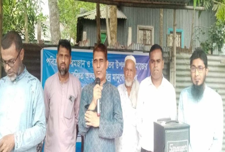 টাংগাইলে গরীব ও দুস্থ মানুষের মাঝে খাদ্য সামগ্রী বিতরণ