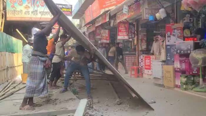 টাঙ্গাইলে ফুটপাত অবৈধ দখলমুক্ত অভিযান