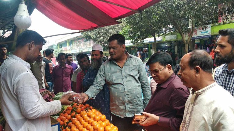 বাসাইলে পৌরসভার উদ্যোগে বাজার মনিটরিং