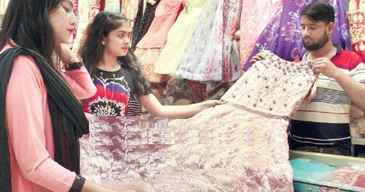 টাংগাইলে তরুণদের পাঞ্জাবি, তরুণীদর থ্রি-পিসে আগ্রহ বেশি