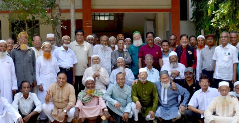 টাংগাইলে বিবেকানন্দ হাইস্কুলের এসএসসি-৭৬ ব্যাচের পুনর্মিলনী