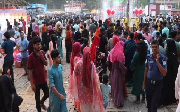 টাঙ্গাইলে চলছে মাসব্যাপি হস্ত ও কুটির শিল্প পণ্য মেলা