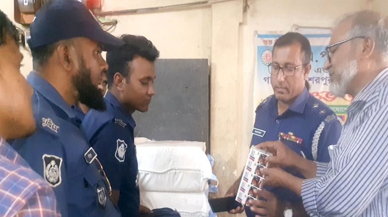 টাঙ্গাইল এসএ পরিবহনের কাউন্টারে থেকে ১৬ হাজার প্যাকেট নকল সিগারেট জব্দ