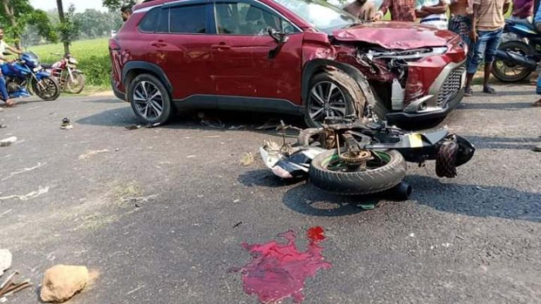 মধুপুরে প্রাইভেটকার ও মোটর সাইকেলের সংঘর্ষে কলেজ ছাত্রের মৃত্যু