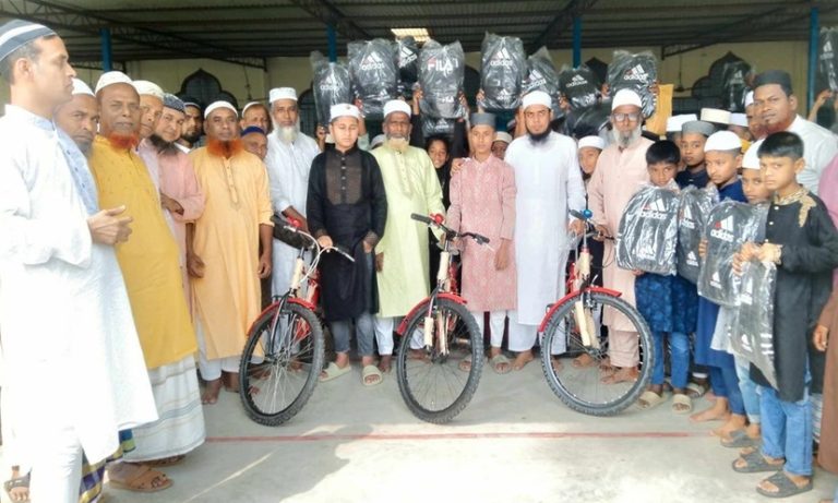মির্জাপুরে টানা ৪০ দিন জামাতে নামাজ পড়ায় পুরস্কার পেল ৬৯ শিশু-কিশোর