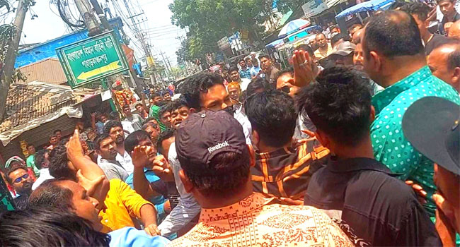 সখীপুরে সাবেক এমপি ও বর্তমান এমপির সমর্থকদের মধ্যে ধাওয়া পাল্টা ধাওয়া