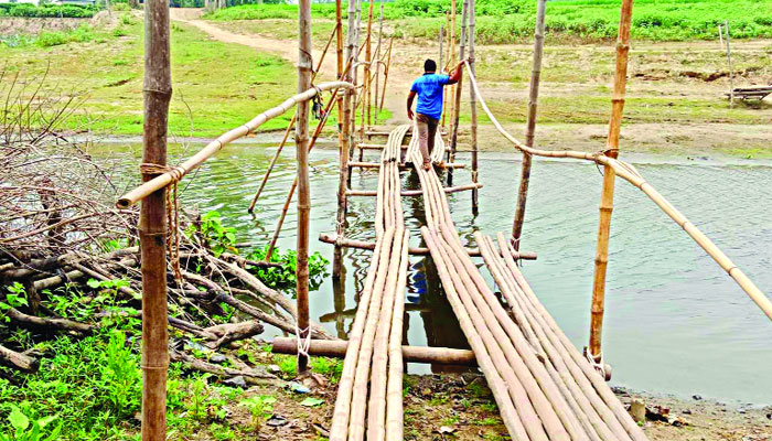 সখীপুরে বংশাই নদীতে সেতু না হওয়ায় ভোগান্তি চরমে