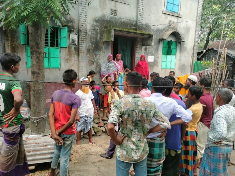 বাজিতপুরে মিনহাজ উদ্দিনের বিরুদ্ধে মানববন্ধন 