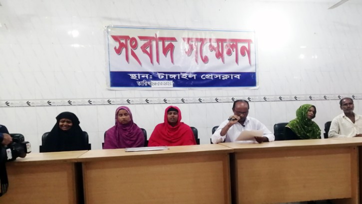 টাংগাইলে তিন চাকুরি প্রার্থী নিখোঁজ! ফেরতের দাবিতে সংবাদ সম্মেলন