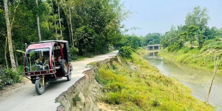 ধনবাড়ীতে সড়ক যেন মৃত্যু ফাঁদ! ঝুঁকি নিয়ে চলাচল