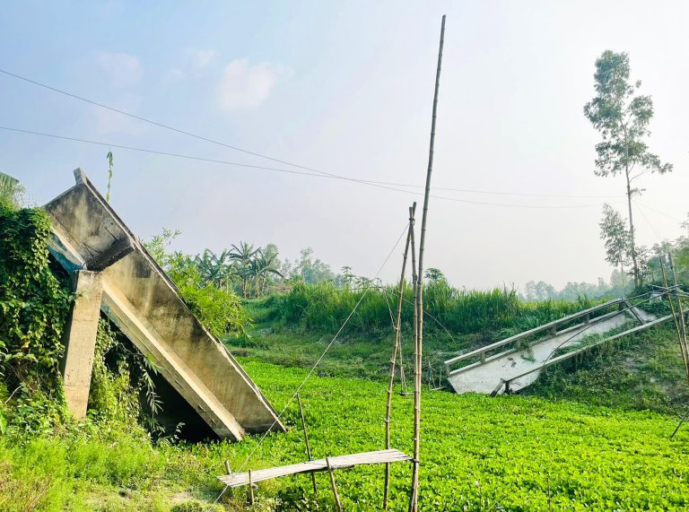 ধনবাড়ীতে ভাঙ্গা সেতুর কারণে চার বছর যাবৎ ২৫ গ্রামবাসীর ভোগান্তি