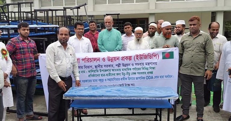 কালিহাতীতে মাধ্যমিক পর্যায়ের ছাত্র-ছাত্রীদের জন্য বেঞ্চ বিতরণ