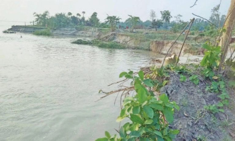 টাংগাইলের চার উপজেলার ১৫ গ্রামে নদী ভাঙন