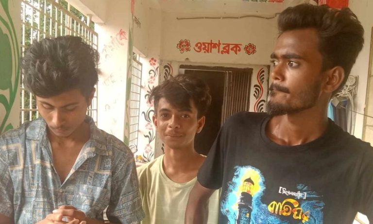 বাসাইলে জাল ভোট দিতে গিয়ে তিনজন আটক