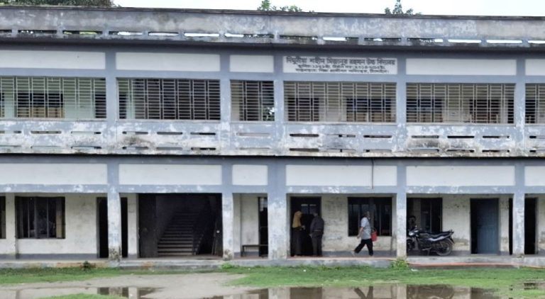 টাংগাইলে উপবৃত্তি পাওয়া শিক্ষার্থীদের কাছ থেকে বেতন নেওয়ার অভিযোগ