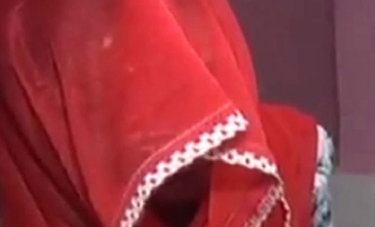 মির্জাপুরে বিয়ের দাবিতে আওয়ামী লীগ নেতার বাড়িতে কলেজছাত্রীর অবস্থান