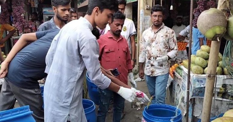 কালিহাতীতে শিক্ষার্থীরা ময়লা আবর্জনা পরিষ্কার করলেন