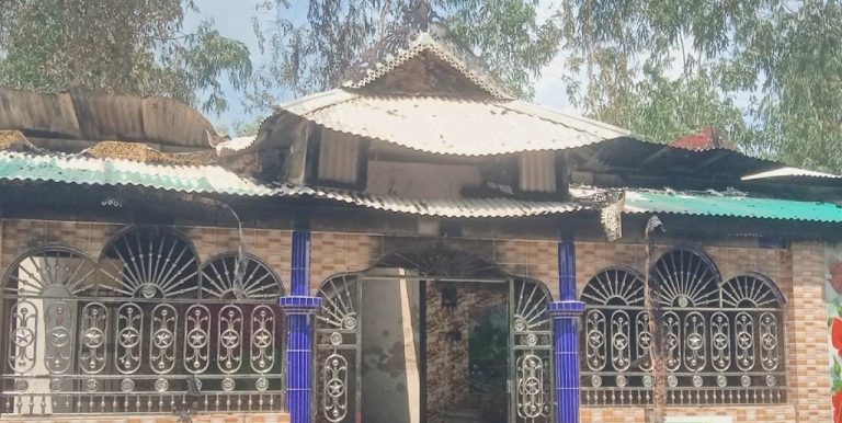 কালিহাতীতে এক ব্যবসায়ীর বাড়িতে লুটপাট ও অগ্নিসংযোগ করেছে দুর্বৃত্তরা