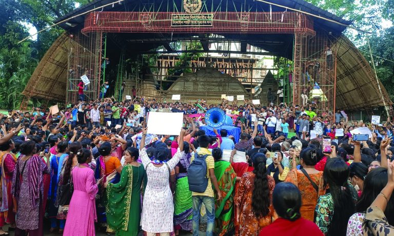 টাংগাইলে ৮ দফা দাবিতে সনাতন ধর্মাবলম্বীদের বিক্ষোভ-সমাবেশ