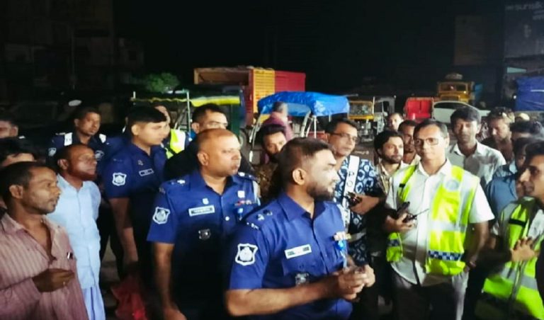 টাংগাইলে মহাসড়ক ও আঞ্চলিক সড়ক পরিদর্শন করেন পুলিশ সুপার