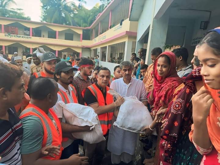 বিএনপির সাংগঠনিক সম্পাদক সিআইপি  শরীফুল আলমের ত্রাণ বিতরণ