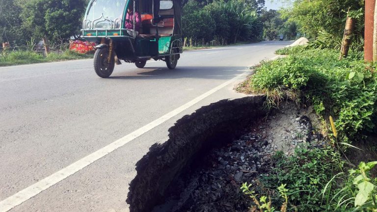 ৩০১ কোটি টাকার মহাসড়কে কাজ শেষ না হতেই ধস
