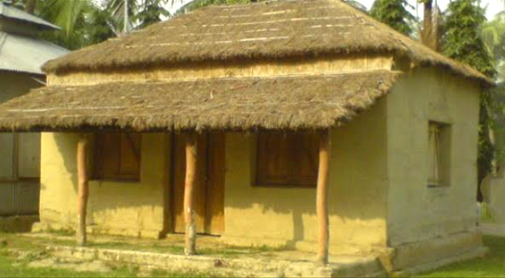 টাংগাইলে হারিয়ে যাচ্ছে ঐতিহ্যবাহী মাটির ঘর