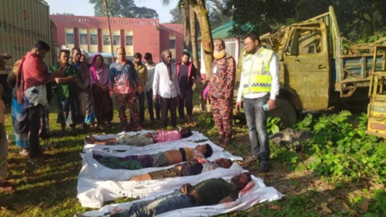 মধুপুরে বাস পিকআপ মুখোমুখি সংঘর্ষ ৪ জন নিহত 