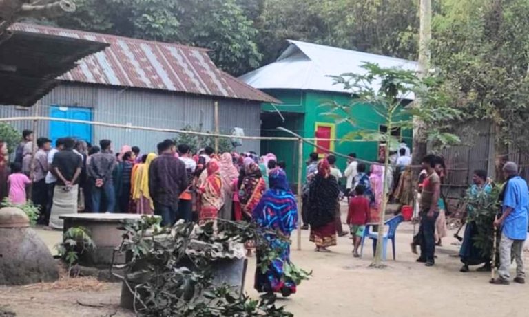 ঘাটাইলে ষাড়ের গুঁতায় গৃহবধুর মৃত্যু