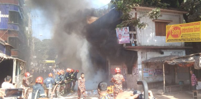 টাংগাইলে রিক্সা শ্রমিক ইউনিয়ন অফিসে বিক্ষুব্ধ শ্রমিকদের আগুন