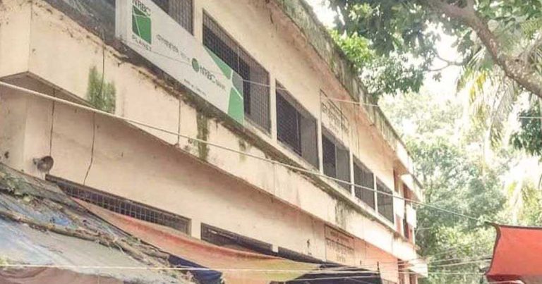টাংগাইলে নকল নবিশদের কর্মবিরতী