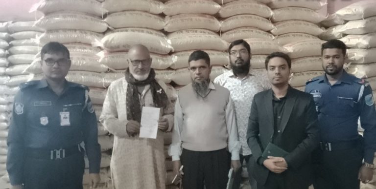 কালিহাতীতে প্লাস্টিকের বস্তায় চাল মজুদ করায় জরিমানা