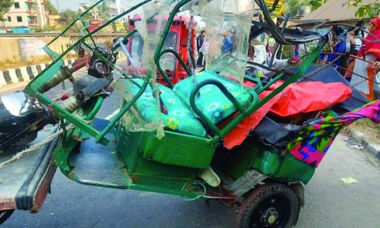 মির্জাপুরে বাসের ধাক্কায় নিহত ১ জন