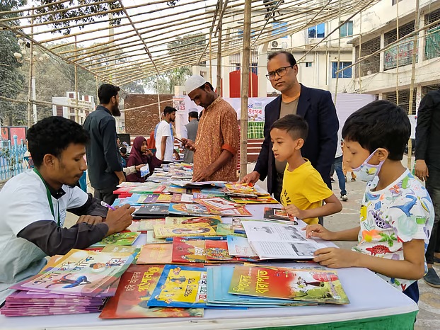 টাংগাইলে বাতিঘর আদর্শ পাঠাগার এর বই বিনিময় উৎসব
