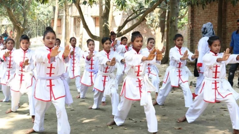 ধনবাড়ীতে কারাতে শিখছে মেয়েরা