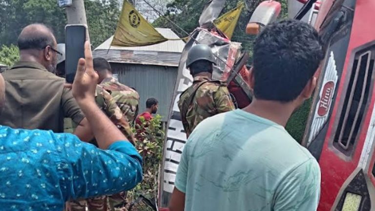 ফরিদপুরে বাস উল্টে বাবা-ছেলেসহ নিহত ৭, আহত ৩২
