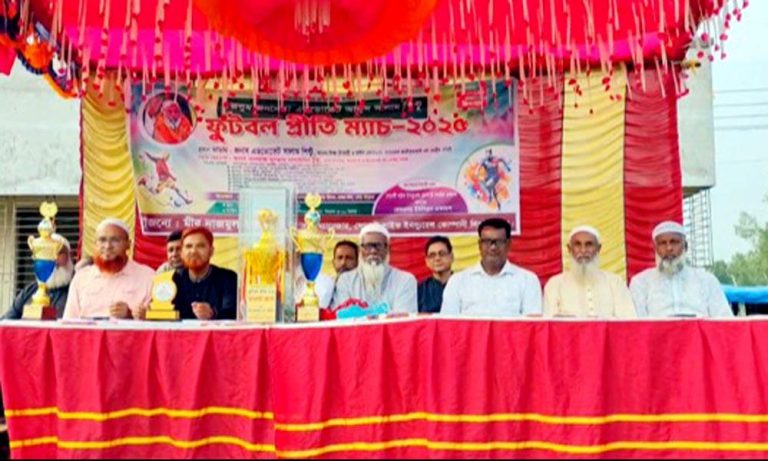গোপালপুরে অ্যাডভোকেট আব্দুস সালাম পিন্টু প্রীতি ফুটবল ম্যাচ অনুষ্ঠিত