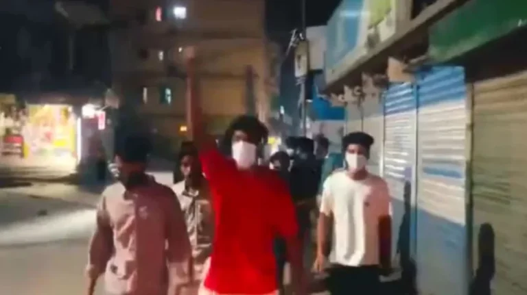 টাংগাইলে নিষিদ্ধ সংগঠন ছাত্রলীগের ঝটিকা মিছিল