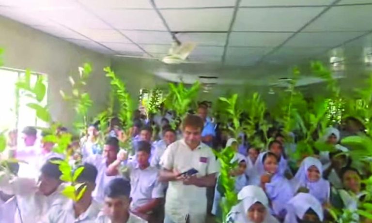 টাঙ্গাইলে ফরহাদ ইকবালের উদ্যোগে বৃক্ষরোপণ অভিযান