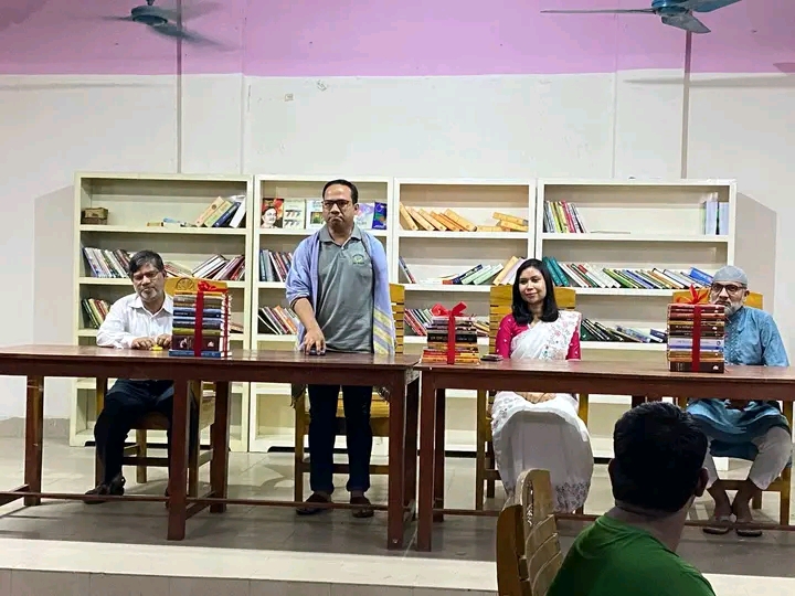 মধুপুর উপজেলা পরিষদ লাইব্রেরিতে বই হস্তান্তর