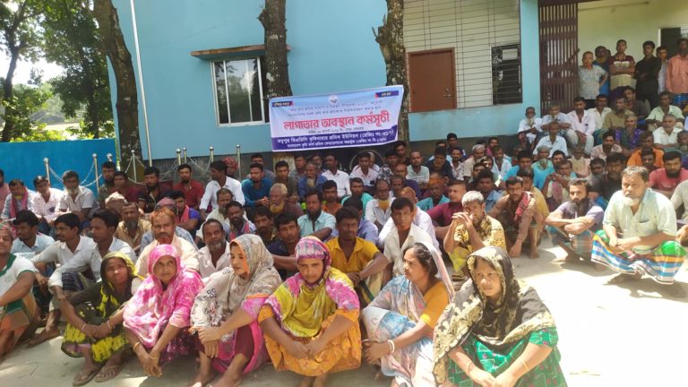 মধুপুরে বিএডিসি শ্রমিকদের দাবী বাস্তবায়নে  রাস্তা অবরোধ অবস্থান কর্মসূচি পালিত