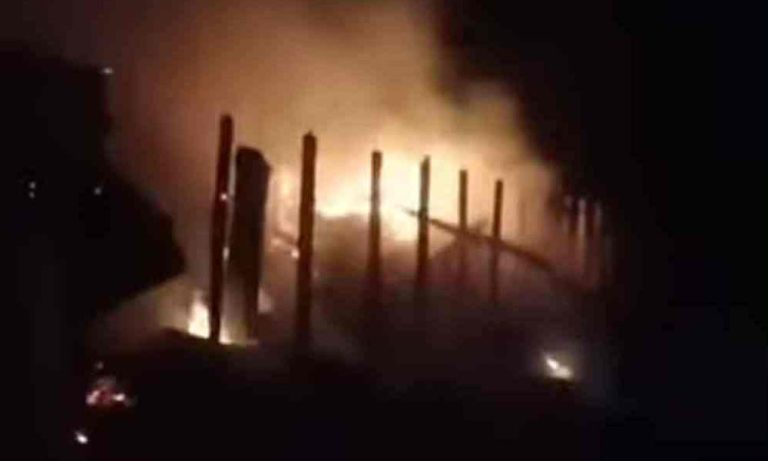 ঘাটাইলে বজ্রাঘাতে আগুন লেগে চারটি দোকান পুড়ে গেছে