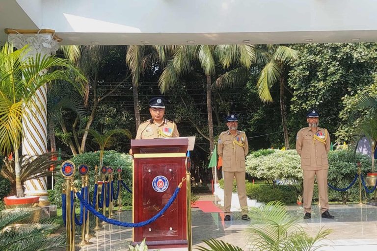 টাংগাইলে বিভাগীয় ক্যাডেট এসআইদের ইন-সার্ভিস প্রশিক্ষণ সমাপনী কুচকাওয়াজ