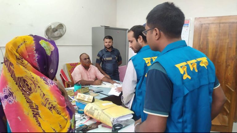মধুপুর সাবরেজিস্ট্রার অফিসে ঘুষ লেনদেনের প্রমাণ পেয়েছে দুদক!!!