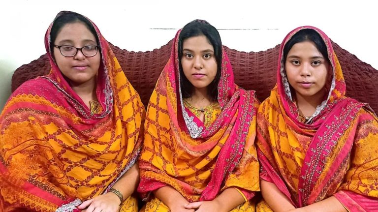সখীপুরে একসঙ্গে এইচএসসি পরীক্ষা দিয়ে জি‌পিএ-৪ পে‌য়ে উত্তীর্ণ হ‌য়ে‌ছে আপন তিন বোন