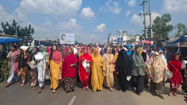 প্রার্থী পরিবর্তনে মহাসড়ক অবরোধ করেন মোহাম্মদ আলীর কর্মী সমর্থকরা