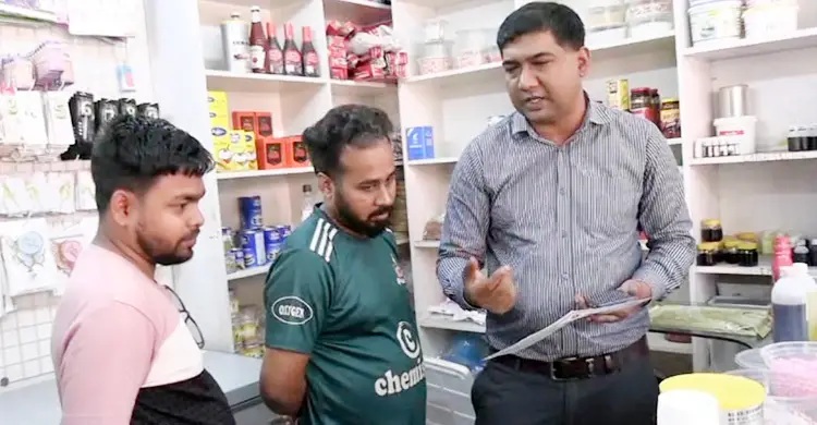 টাংগাইলে কেকে আলাদা রং ব্যবহার করায় জরিমানা